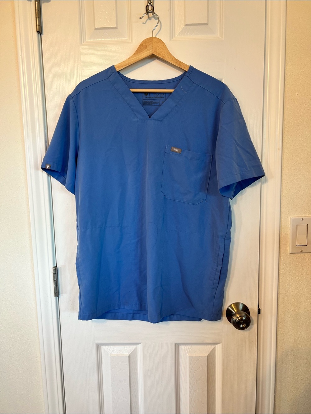 FIGS Men's V-Neck Scrub Top in Royal Blue